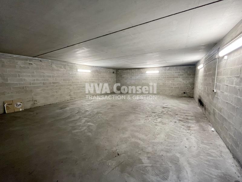 Entrepôt - 1 856 m²