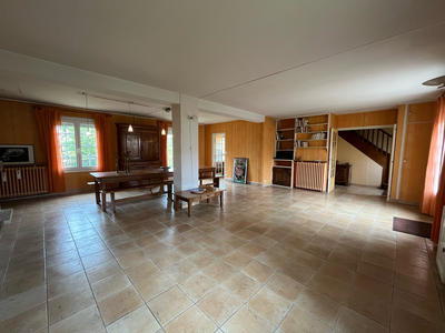 Maison - 162 m² - 9 pièces