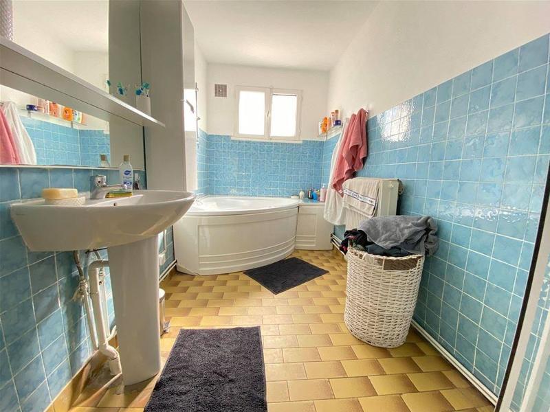 Maison - 238 m² - 10 pièces