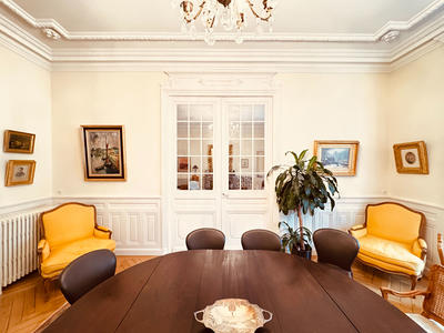 Appartement - 218 m² - 5 pièces