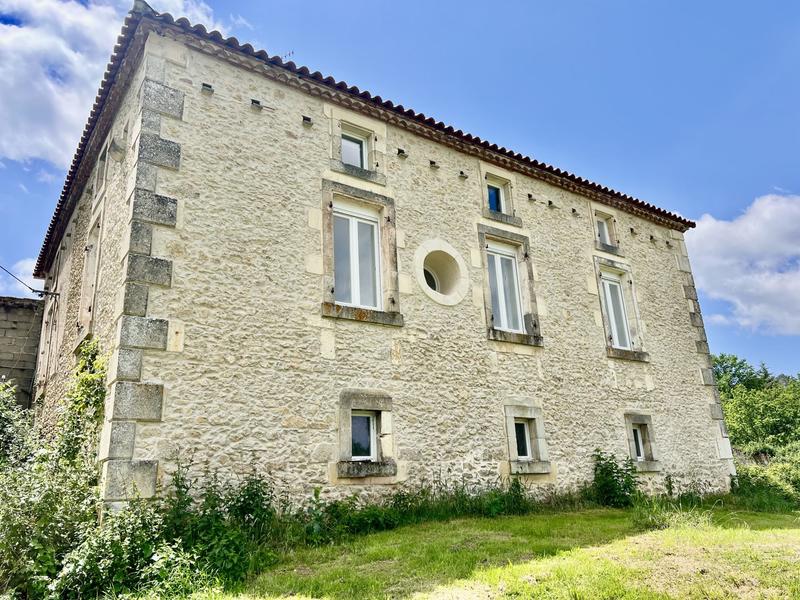 Maison traditionnelle - 222 m² - 6 pièces