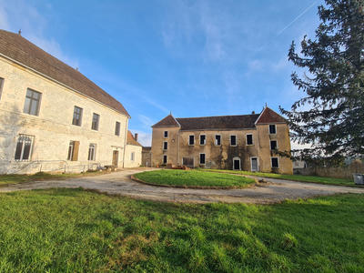 Propriété - 1 400 m² - 23 pièces