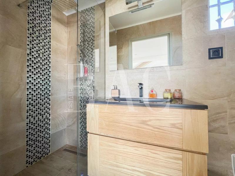 Villa - 350 m² - 7 pièces