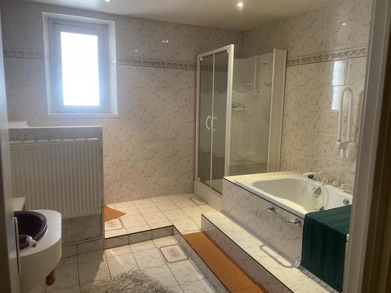 Maison - 448 m² - 9 pièces