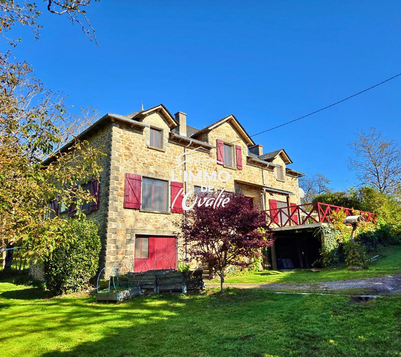 Maison - 230 m² - 8 pièces