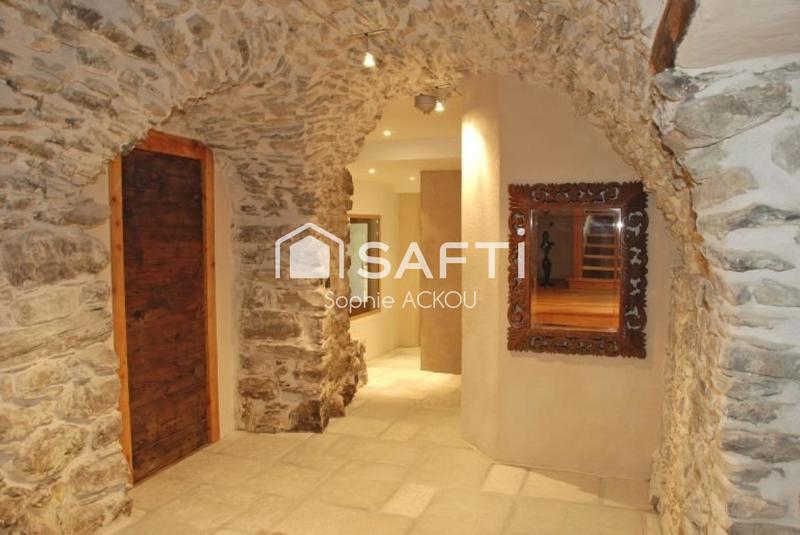 Maison - 450 m² - 11 pièces