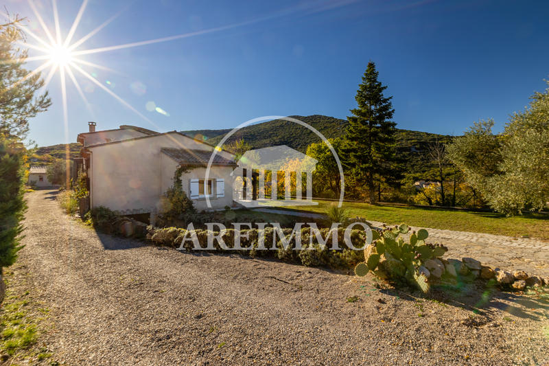 Maison - 228 m² - 11 pièces