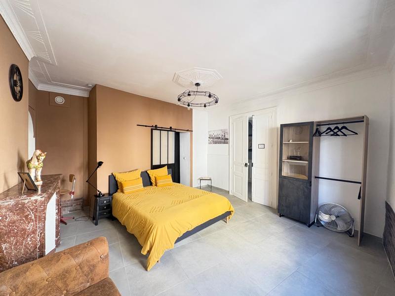 Demeure - 221 m² - 7 pièces