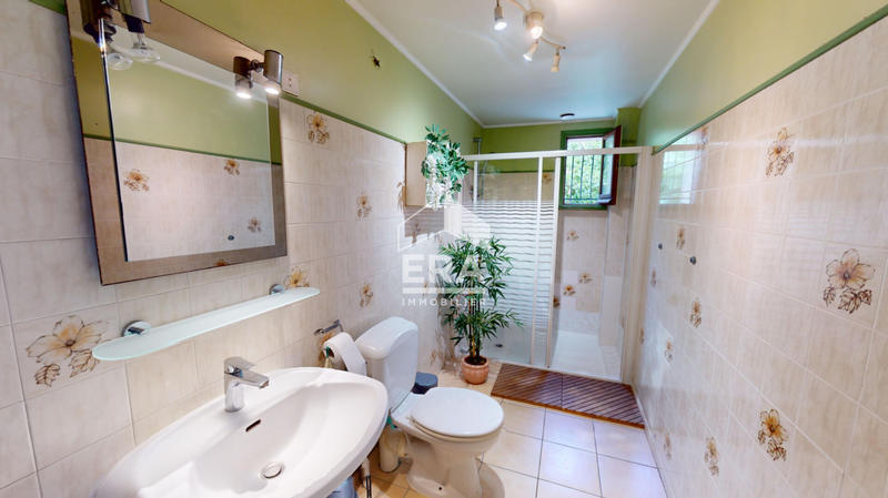 Maison - 180 m² - 8 pièces