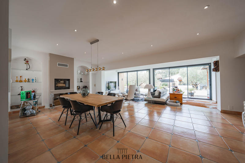 Villa - 180 m² - 5 pièces