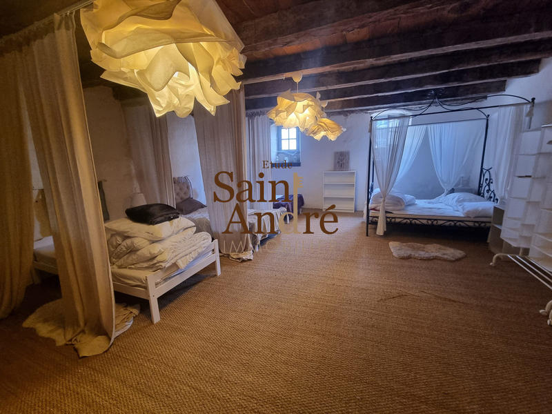 Maison - 427 m² - 13 pièces