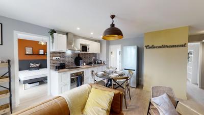 Appartement - 80 m² - 5 pièces