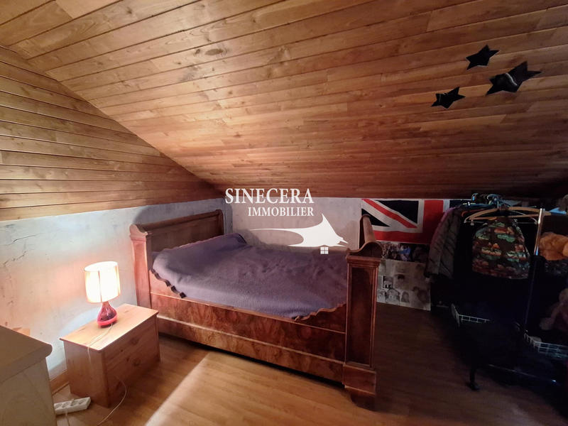 Maison - 230 m² - 8 pièces