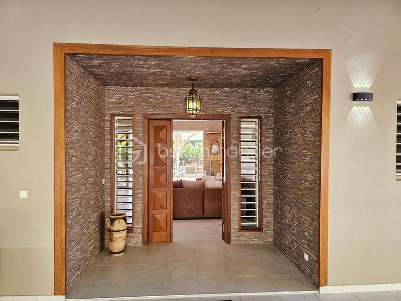 Propriété - 189 m² - 6 pièces