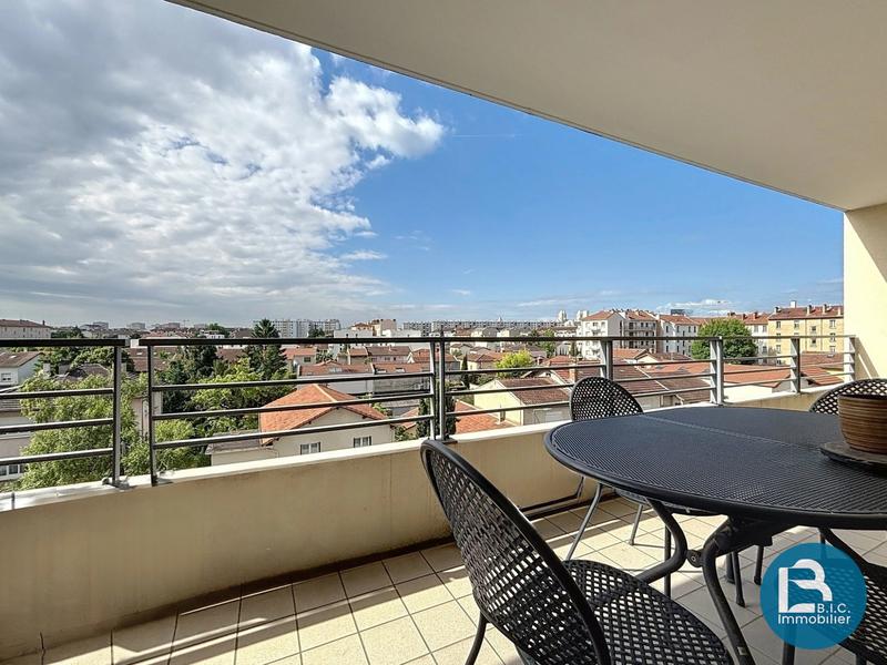 Appartement - 90 m² - 4 pièces