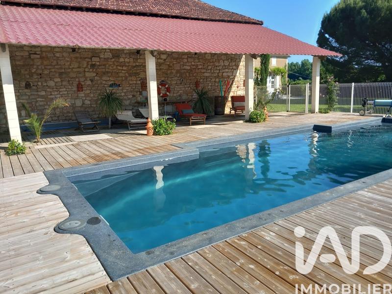 Maison - 181 m² - 11 pièces