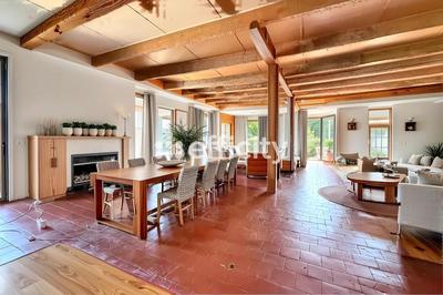 Maison - 218 m² - 6 pièces