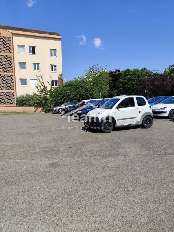 Parking / Garage - 204 m²