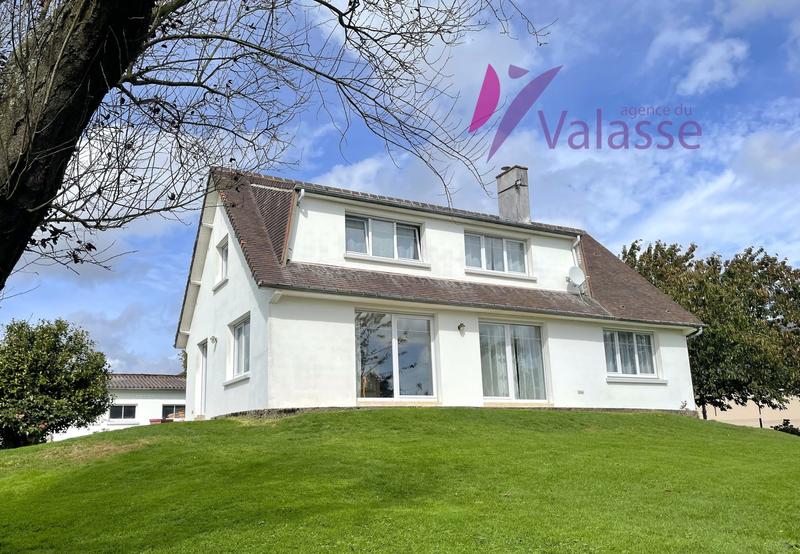 Maison traditionnelle - 162 m² - 6 pièces