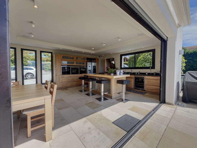 Villa - 231 m² - 6 pièces