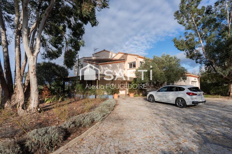 Maison - 298 m² - 9 pièces