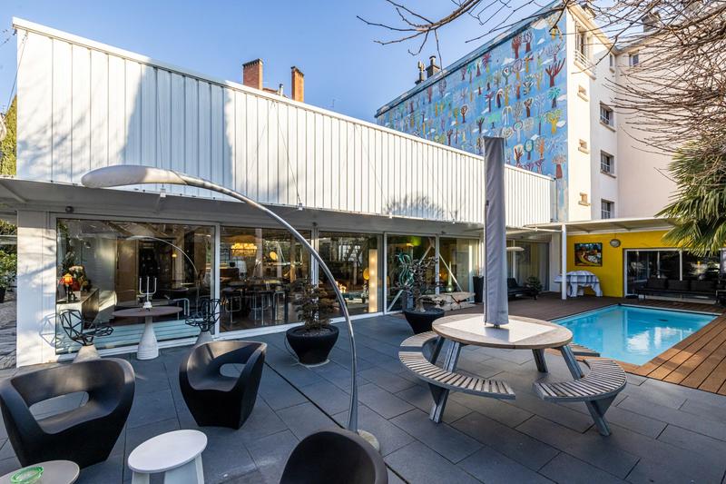 Maison - 397 m² - 8 pièces