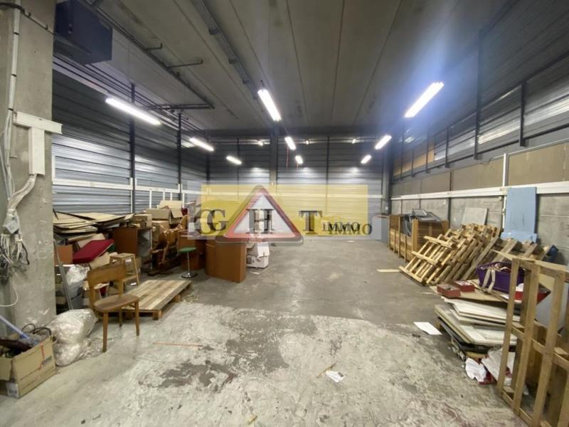 Entrepôt - 1 500 m²