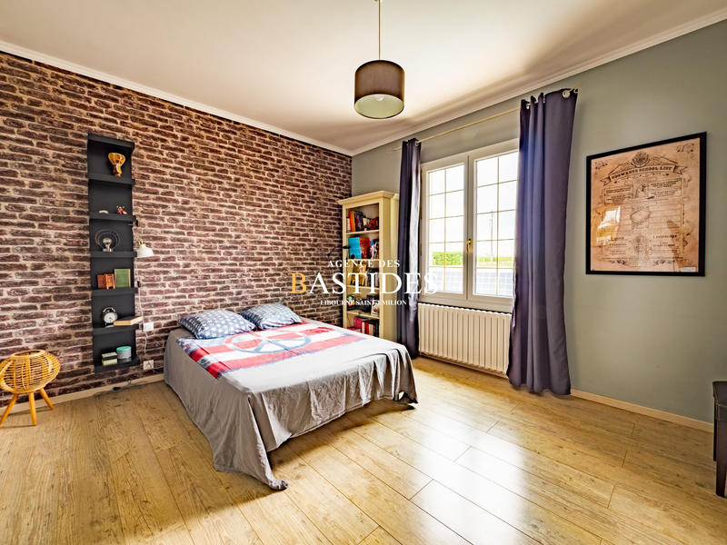 Maison traditionnelle - 175 m² - 8 pièces