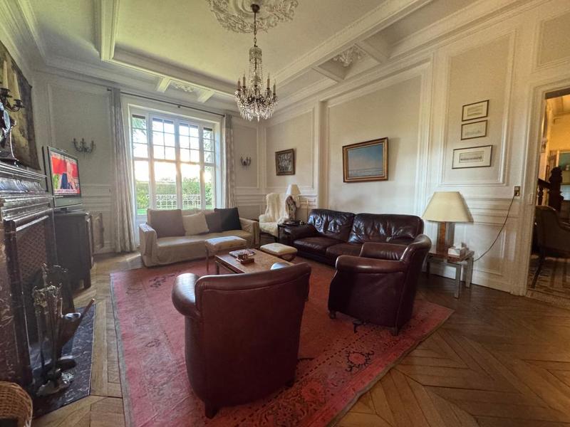 Maison - 350 m² - 7 pièces