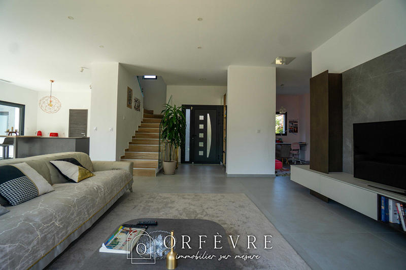 Maison - 200 m² - 8 pièces