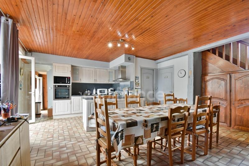 Maison - 196 m² - 8 pièces