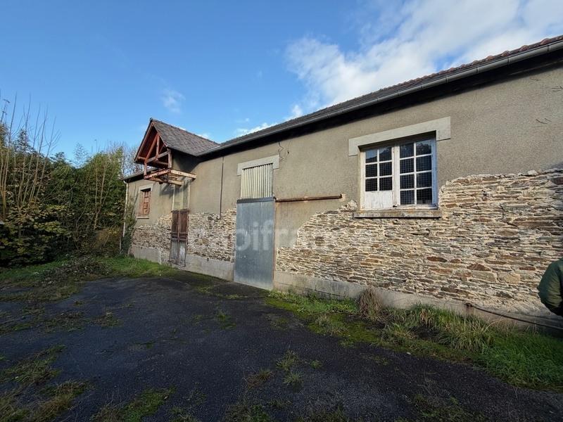 Maison - 300 m² - 4 pièces