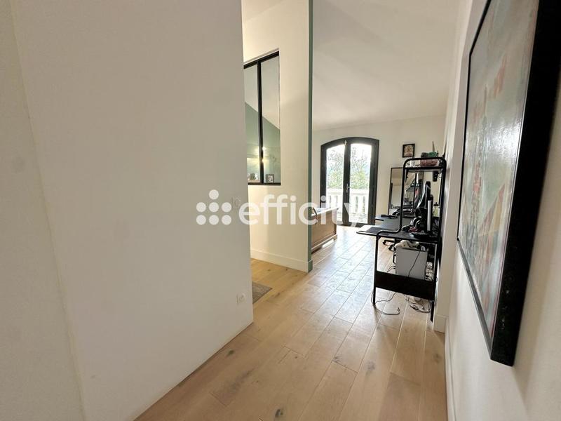 Villa - 230 m² - 9 pièces