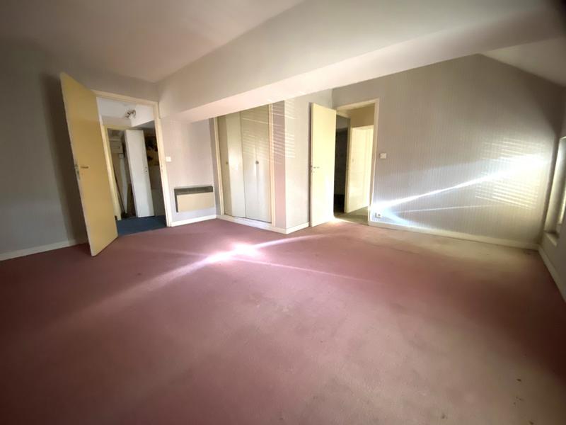 Maison traditionnelle - 232 m² - 8 pièces