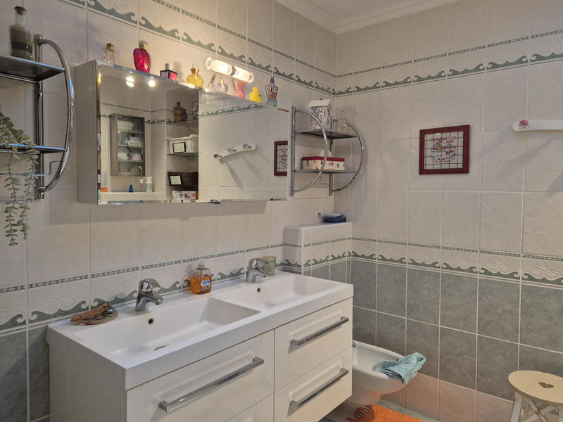 Propriété - 205 m² - 8 pièces