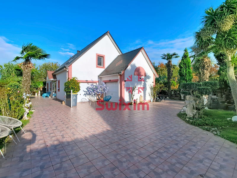 Maison - 220 m² - 6 pièces