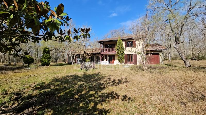 Maison - 214 m² - 7 pièces