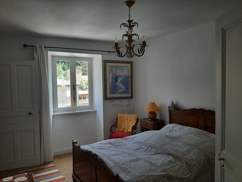 Maison - 213 m² - 8 pièces