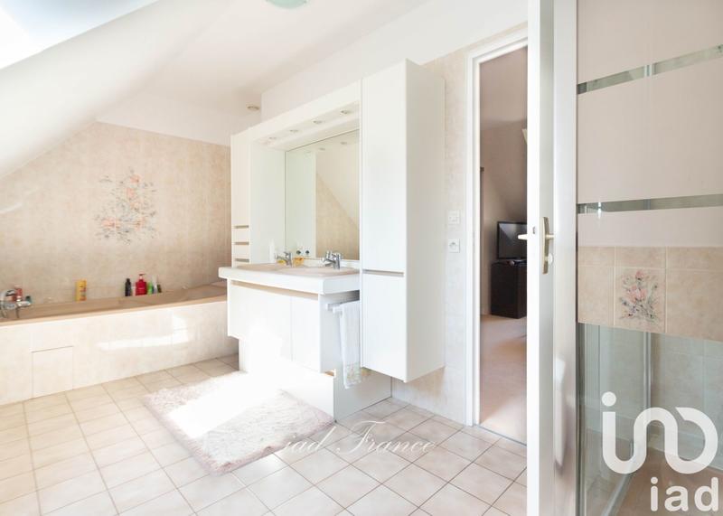 Maison - 246 m² - 9 pièces