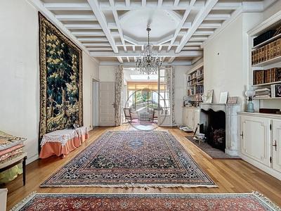 Maison - 276 m² - 9 pièces