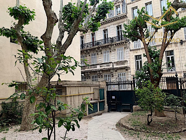 Local commercial - 170 m² - 7 pièces