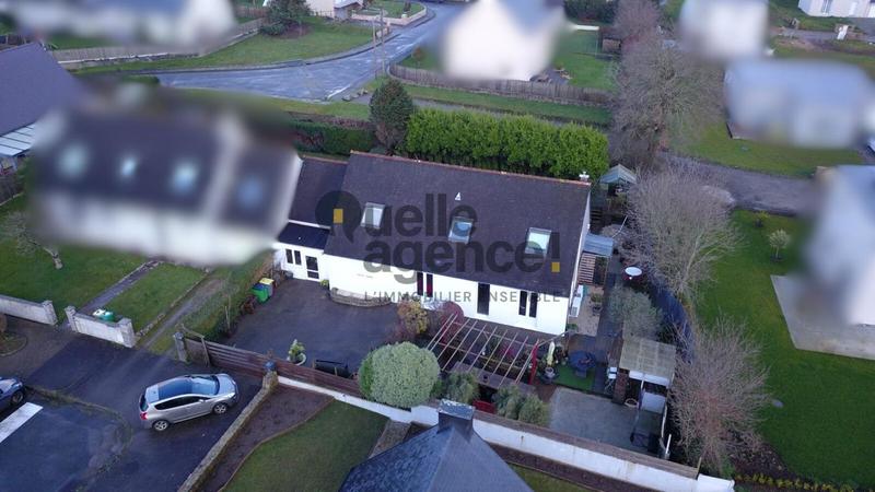 Maison - 176 m² - 8 pièces