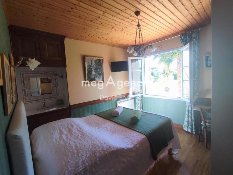 Maison traditionnelle - 167 m² - 8 pièces