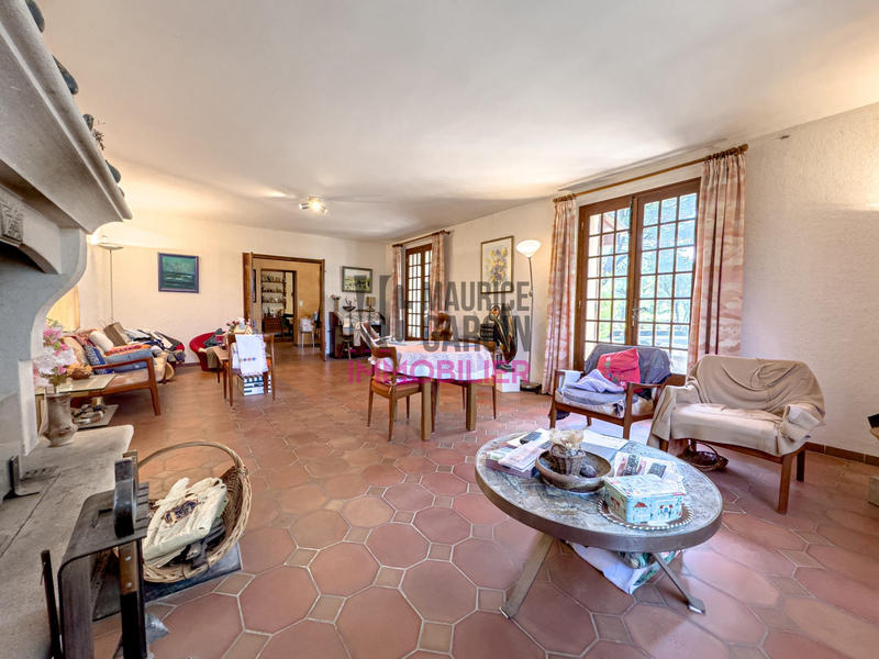 Maison - 256 m² - 10 pièces