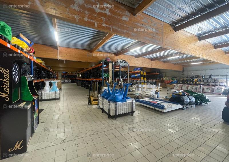 Local commercial - 1 200 m²