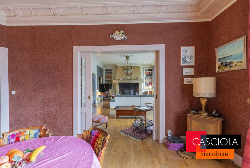 Maison - 259 m² - 9 pièces