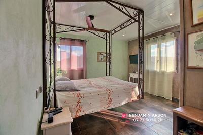 Maison - 177 m² - 8 pièces