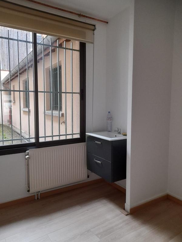 Local d'activités - 154 m² - 5 pièces