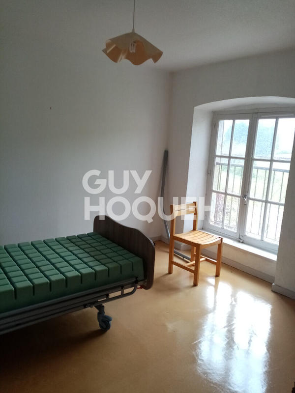 Maison - 400 m² - 40 pièces