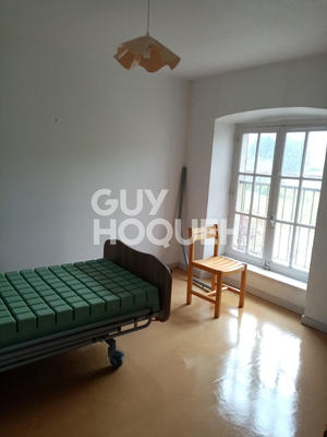 Maison - 400 m² - 40 pièces